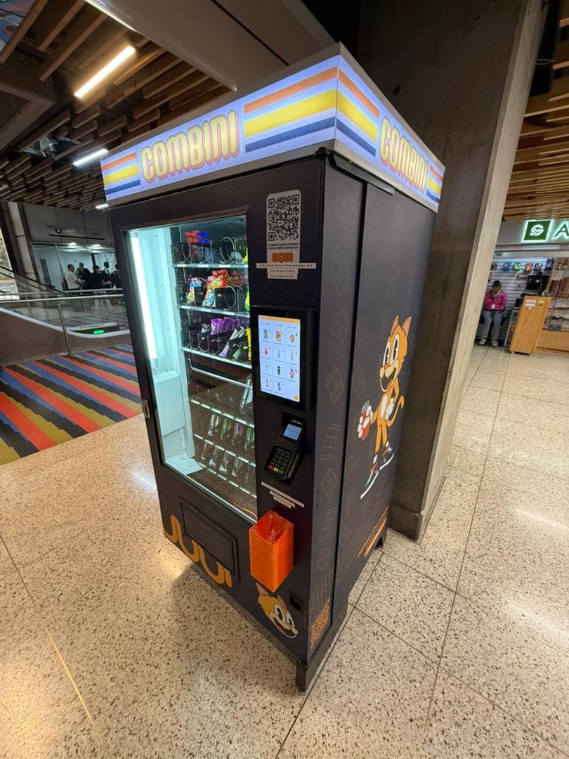 Máquina Combini en punto de alto tránsito